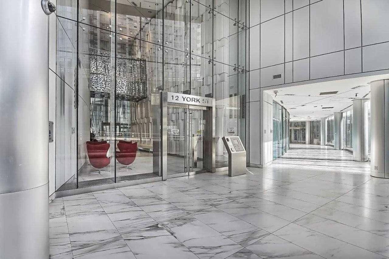 Ihost Suites Ice Toronto