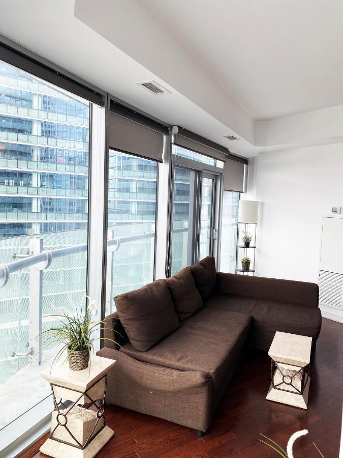 Ihost Suites Ice Toronto
