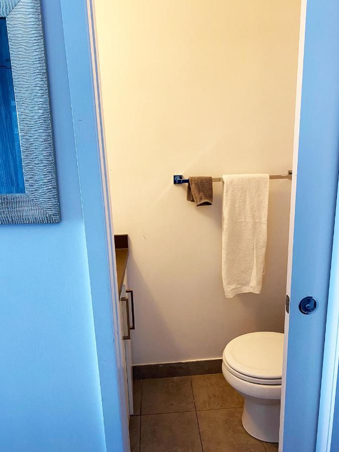 Ihost Suites Ice Toronto