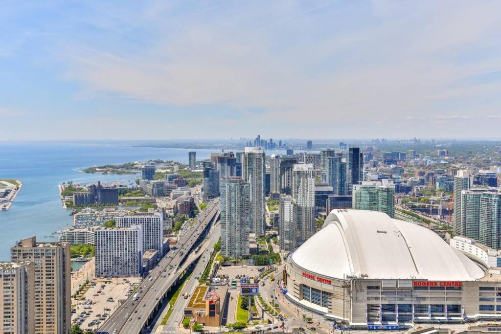 Two Bd Cn Tower And Ontario View Apartment