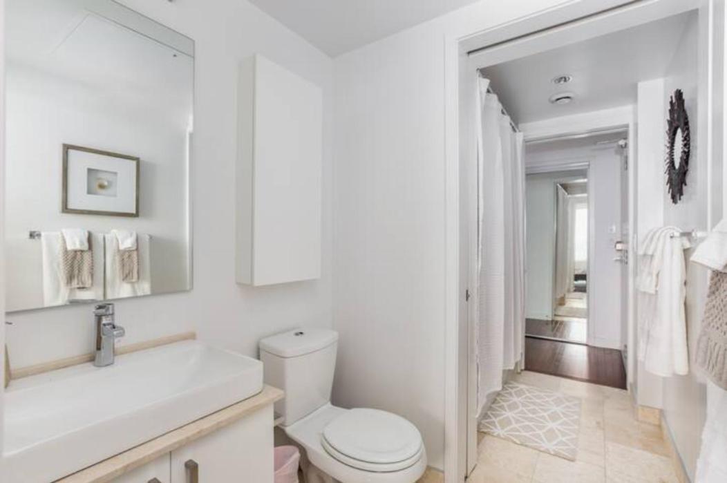 Two Bd Cn Tower And Ontario View Apartment *