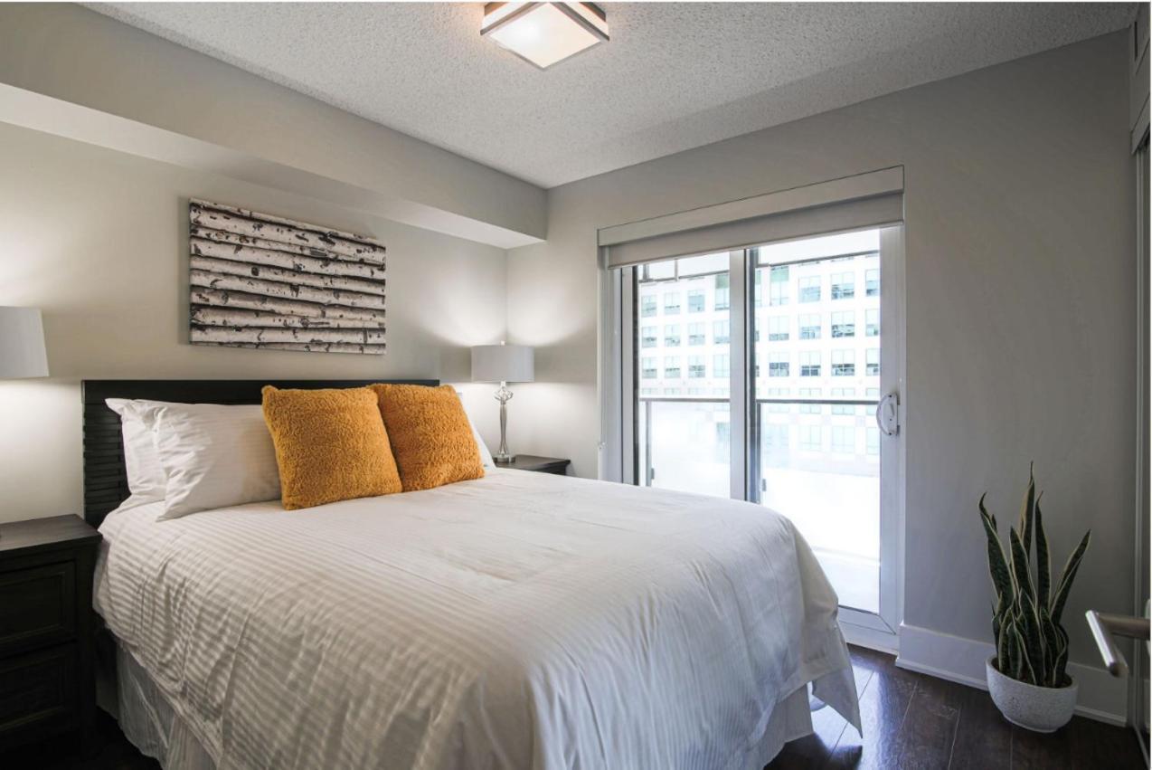 Loft - Entertainment & Financial District Apartment