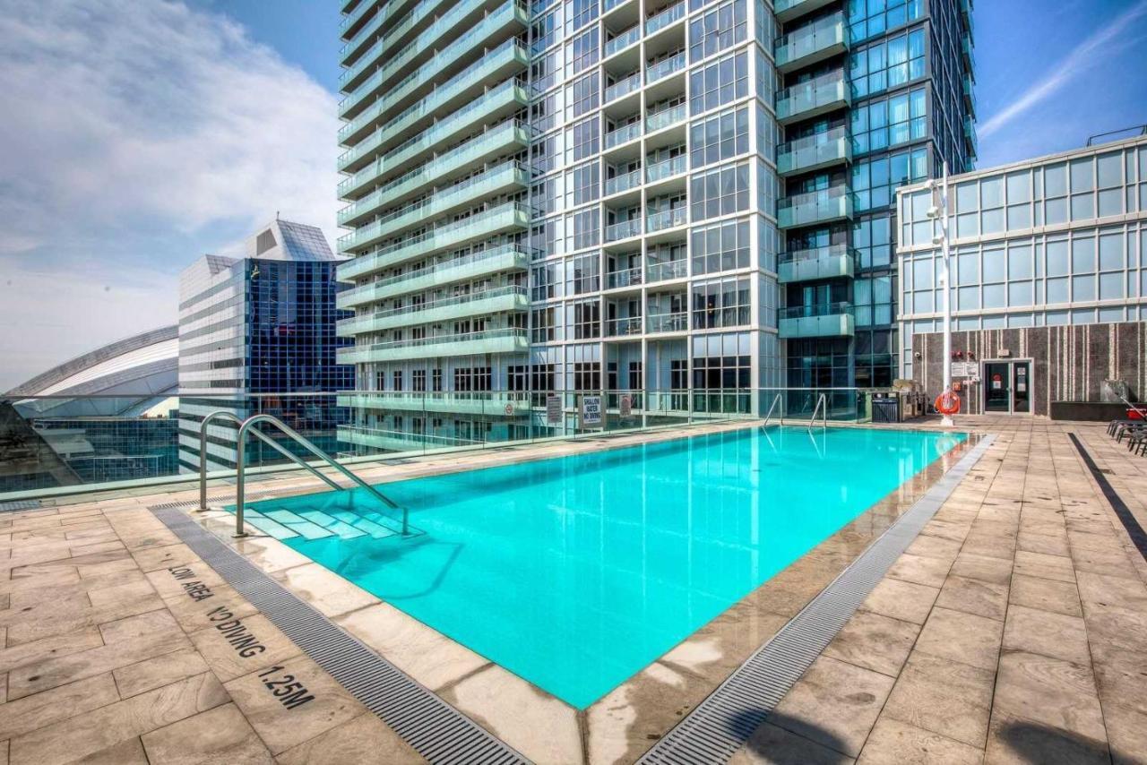 Apartment Front Street Suites Toronto
