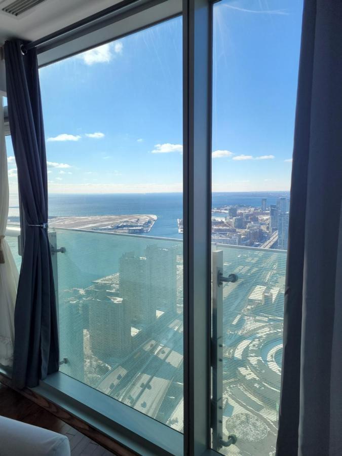 Two Bd Cn Tower And Ontario View Apartment