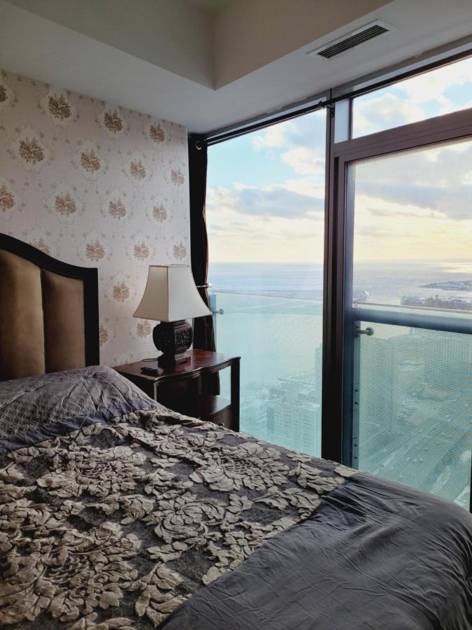 Two Bd Cn Tower And Ontario View Apartment