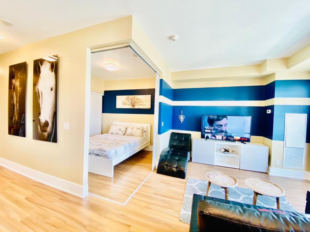 Apartment Front Street Suites *