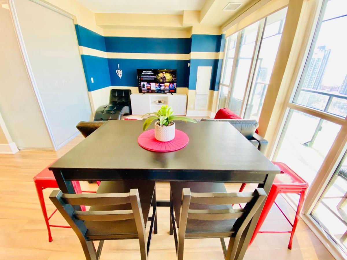 Apartment Front Street Suites