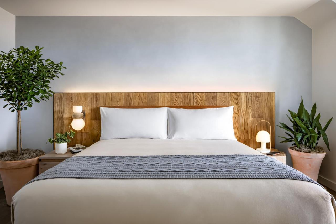 1 Hotel