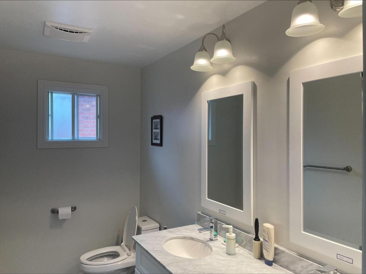 77 Nice And Warm Series Rooms * Toronto