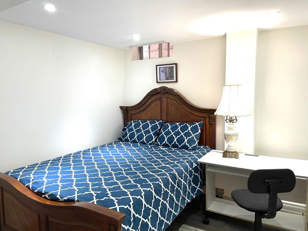 77 Nice And Warm Series Rooms * Toronto