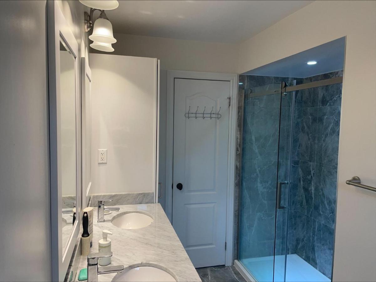 77 Nice And Warm Series Rooms * Toronto