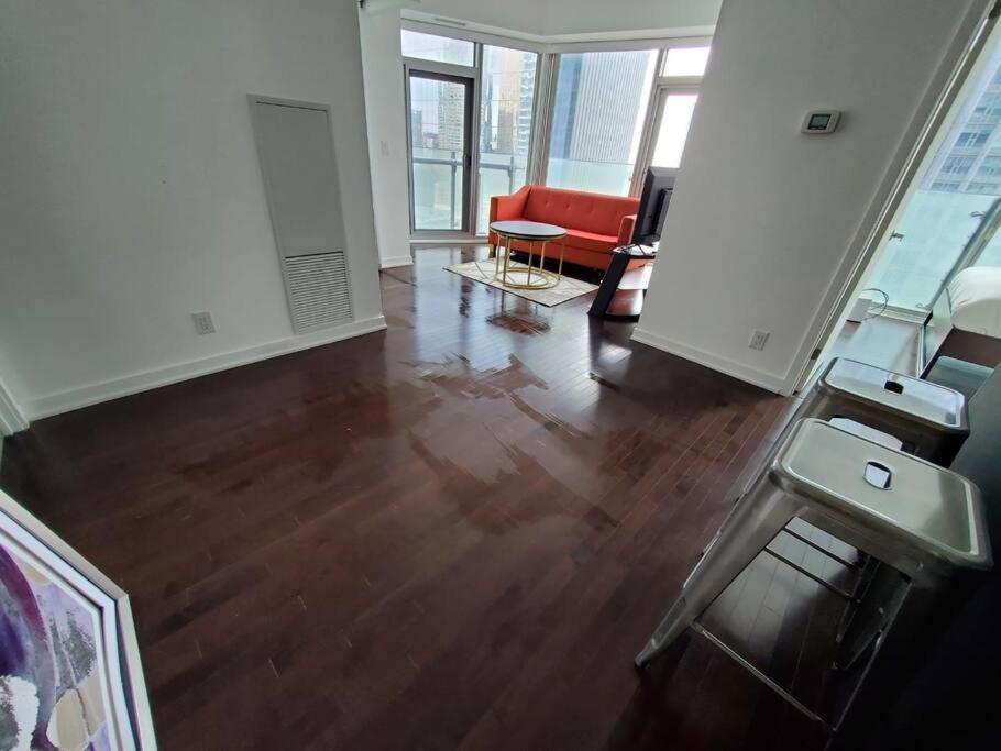 Luxury 2bed Downtown Apartment *