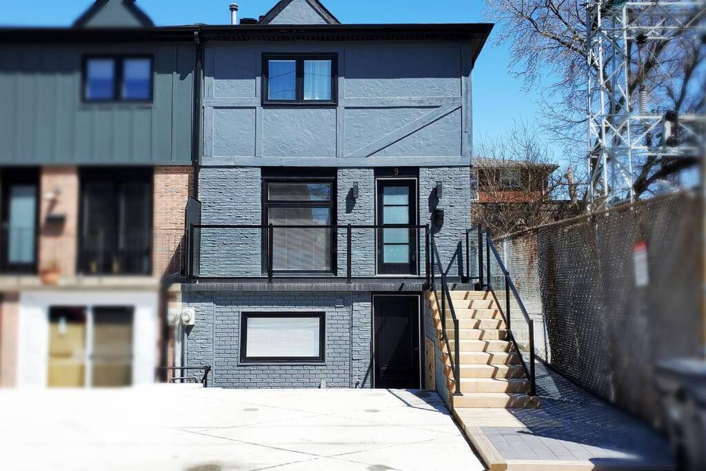 Renovated Guest Near The & High Park In Toronto! Toronto