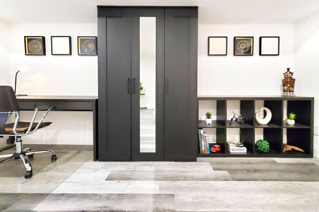 Apartment Renovated Guest Near The & High Park In Toronto!