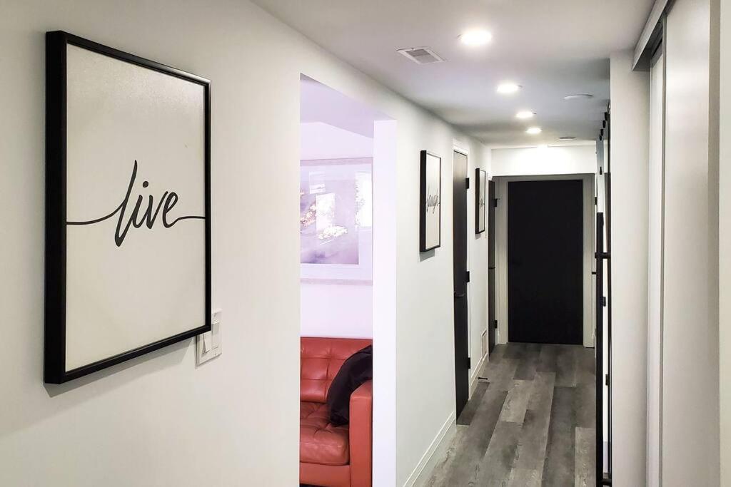 Renovated Guest Near The & High Park In Toronto! Apartment *