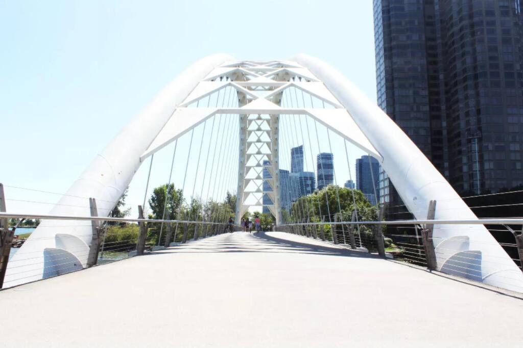 Renovated Guest Near The & High Park In Toronto! Toronto