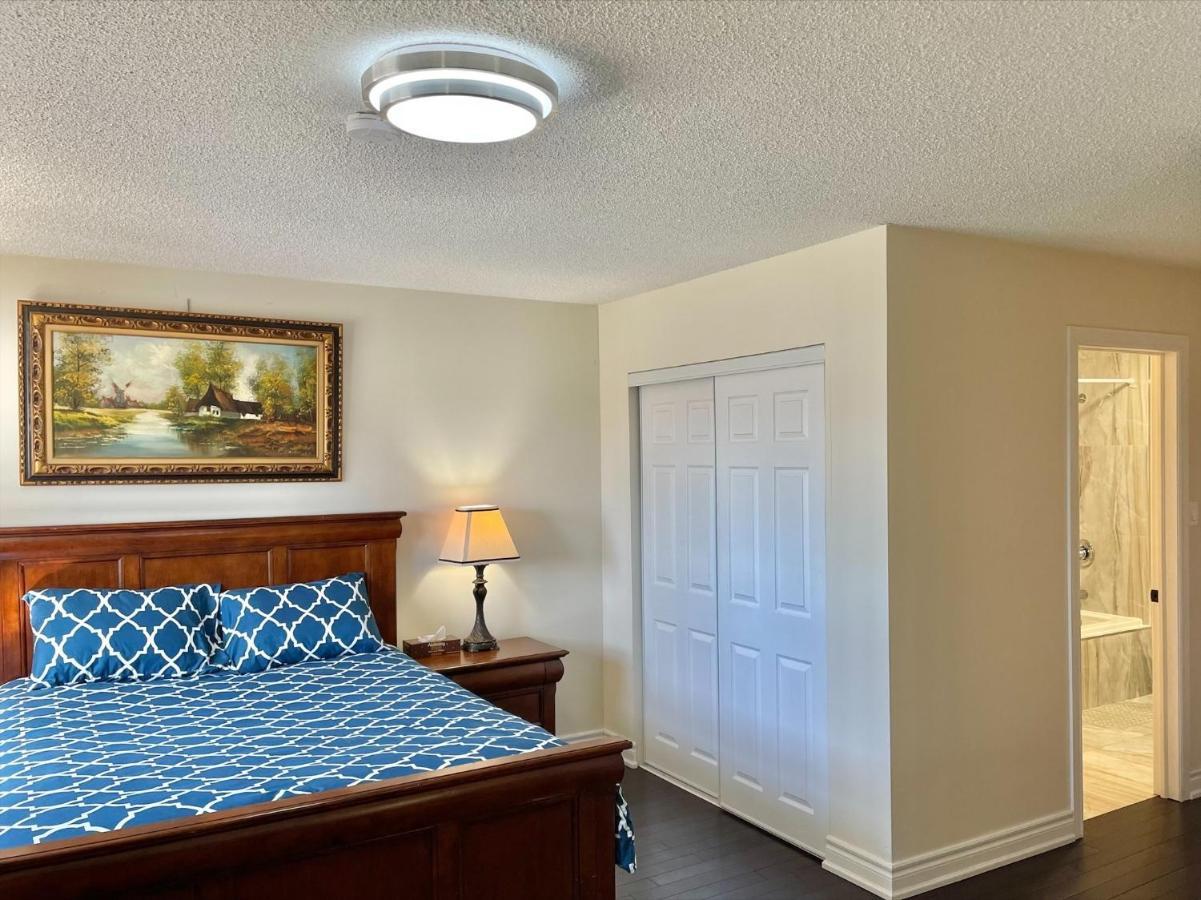 77 Nice And Warm Series Rooms * Toronto
