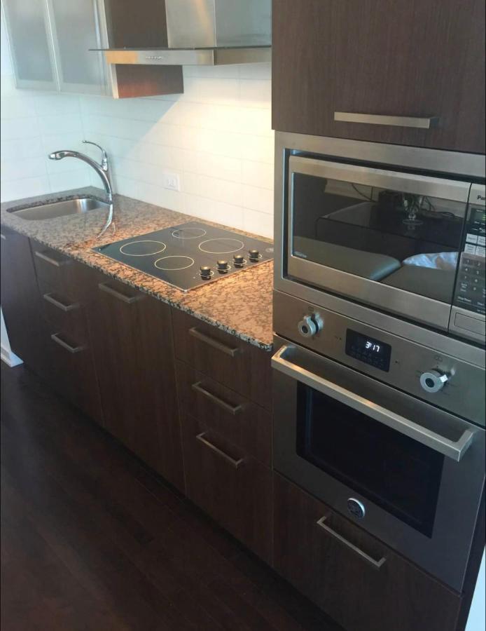 Apartment Luxury Living On The Lake! 3 Bedroom 2 Bath Extended Balcony And Parking *
