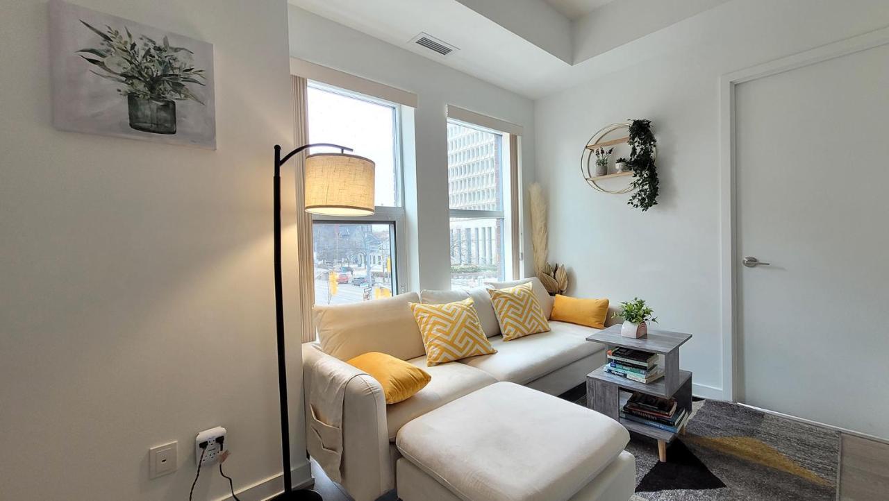 Lovely 3 Bedrooms In Of * Toronto
