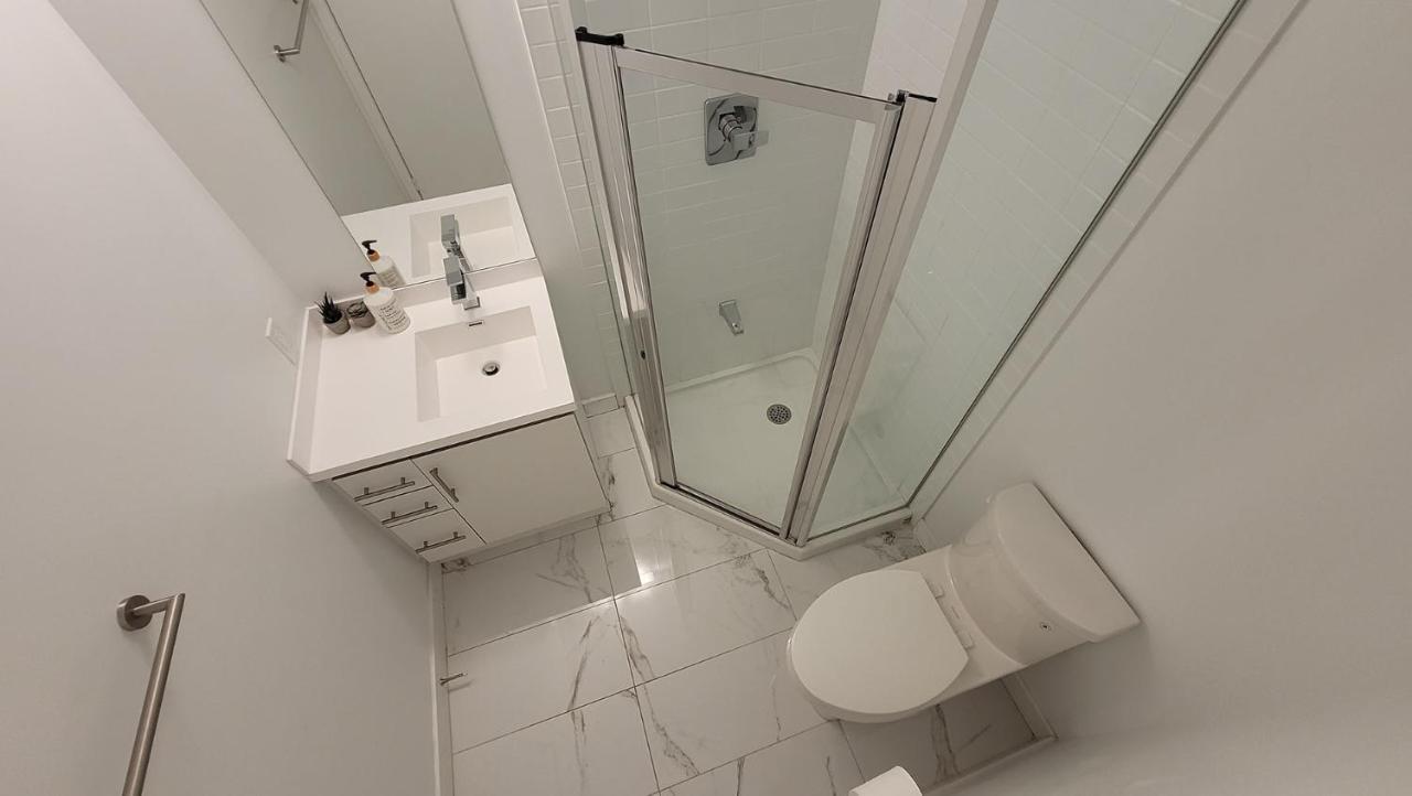 Lovely 3 Bedrooms In Of * Toronto