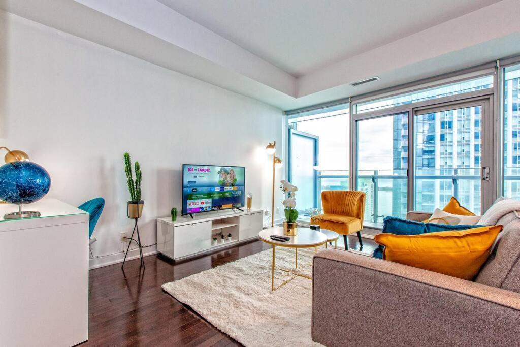 Apartment Lux Condo Near Cn Tower W/Amazing View + Parking! Toronto