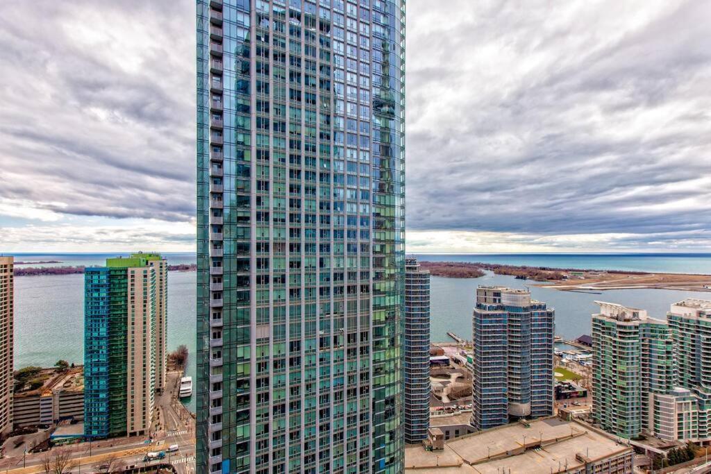 Apartment Lux Condo Near Cn Tower W/Amazing View + Parking! Toronto
