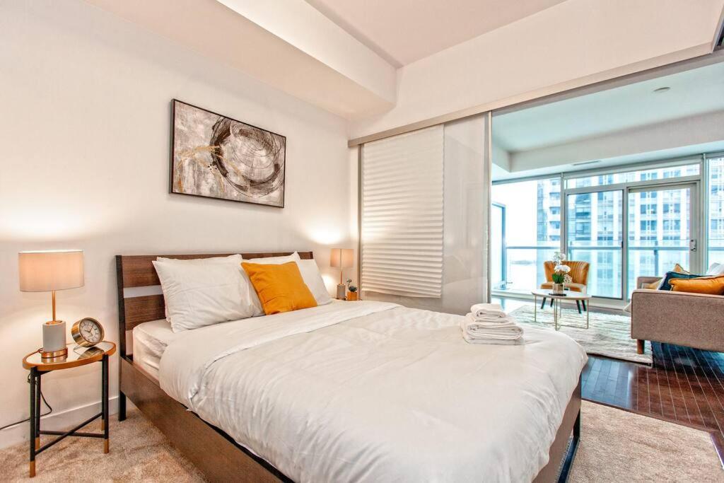 Apartment Lux Condo Near Cn Tower W/Amazing View + Parking! Toronto