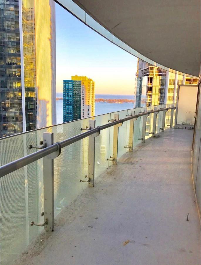Apartment Luxury Living On The Lake! 3 Bedroom 2 Bath Extended Balcony And Parking *