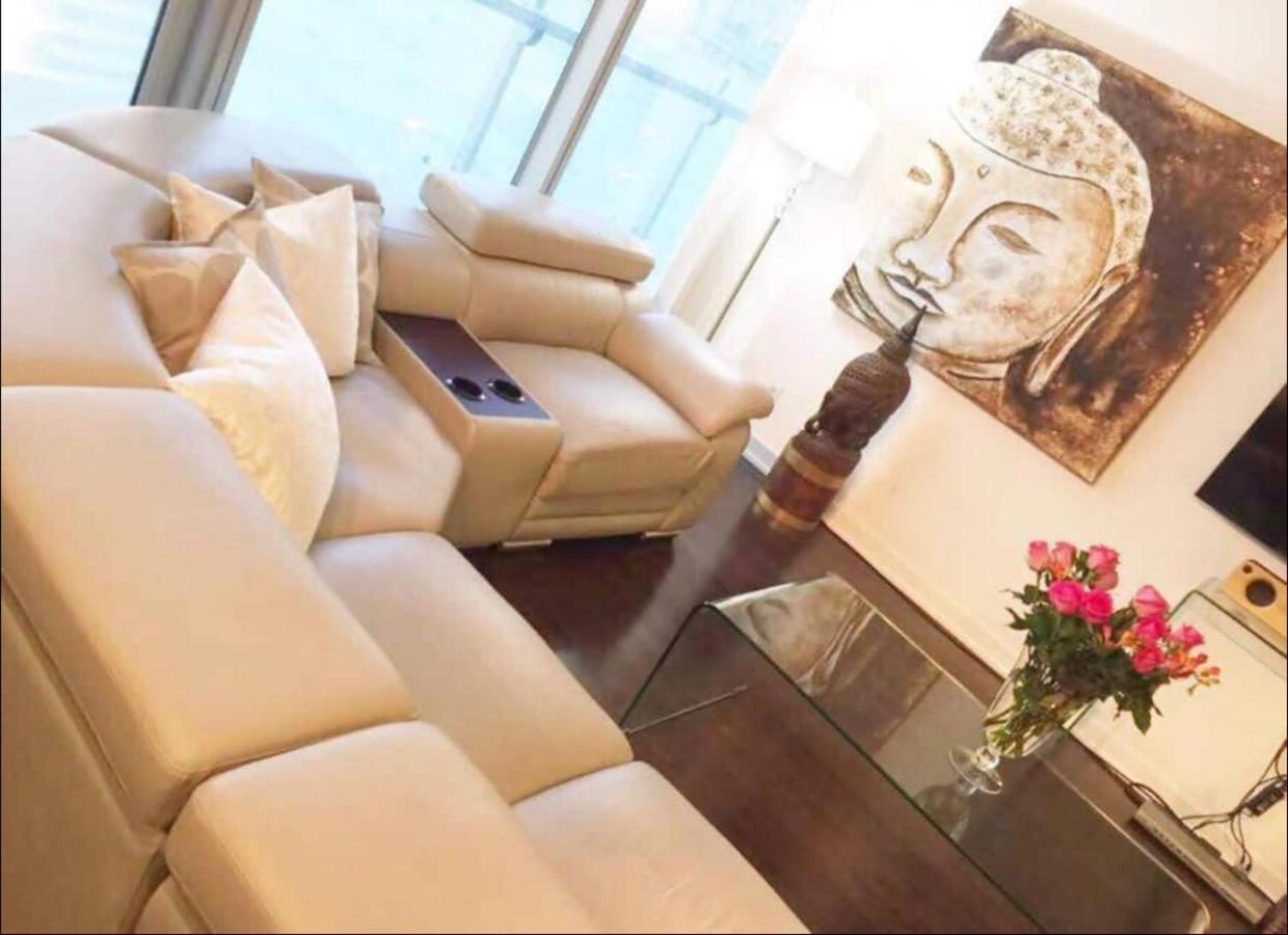 Apartment Luxury Living On The Lake! 3 Bedroom 2 Bath Extended Balcony And Parking *