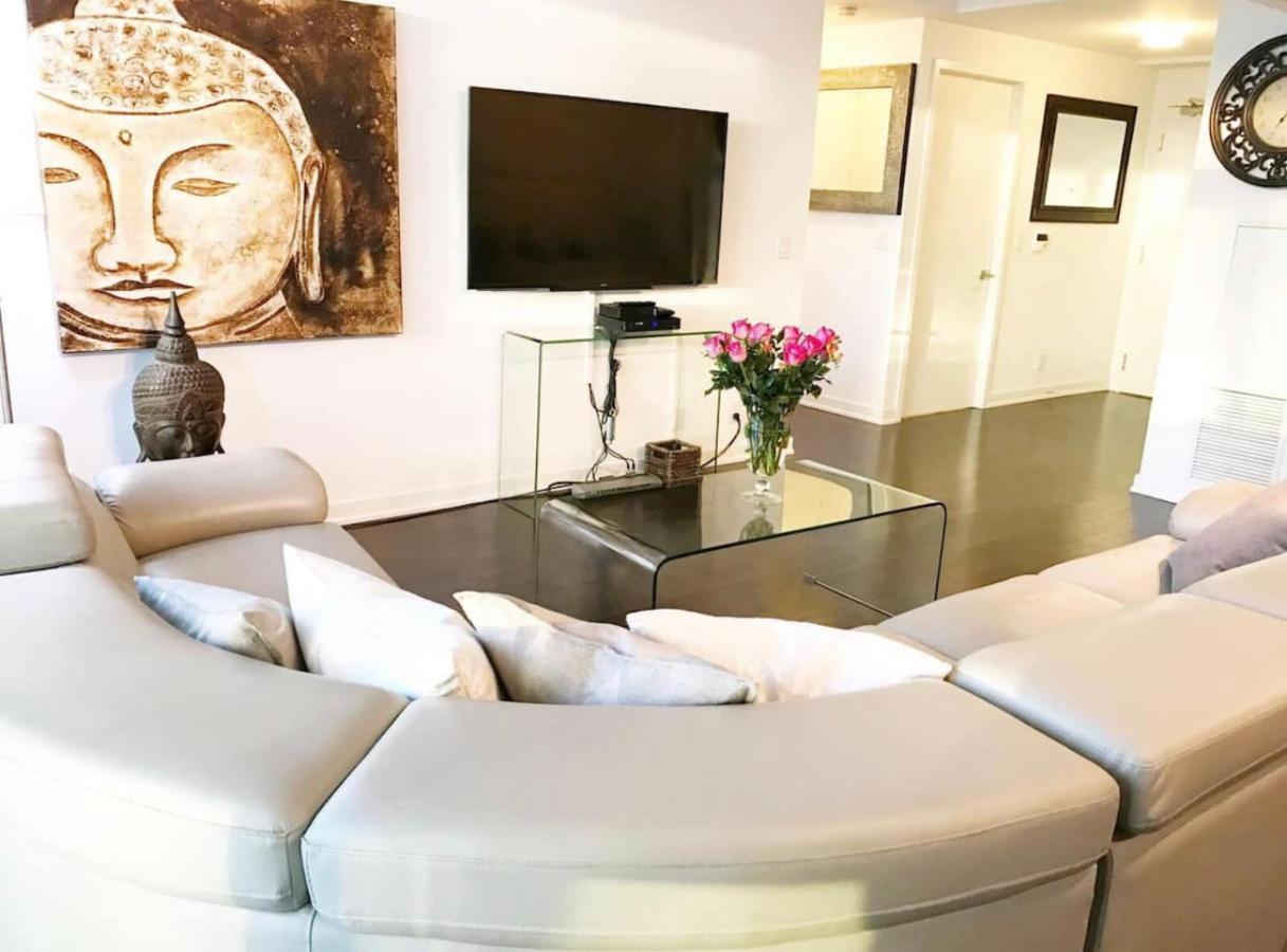 Luxury Living On The Lake! 3 Bedroom 2 Bath Extended Balcony And Parking Apartment *