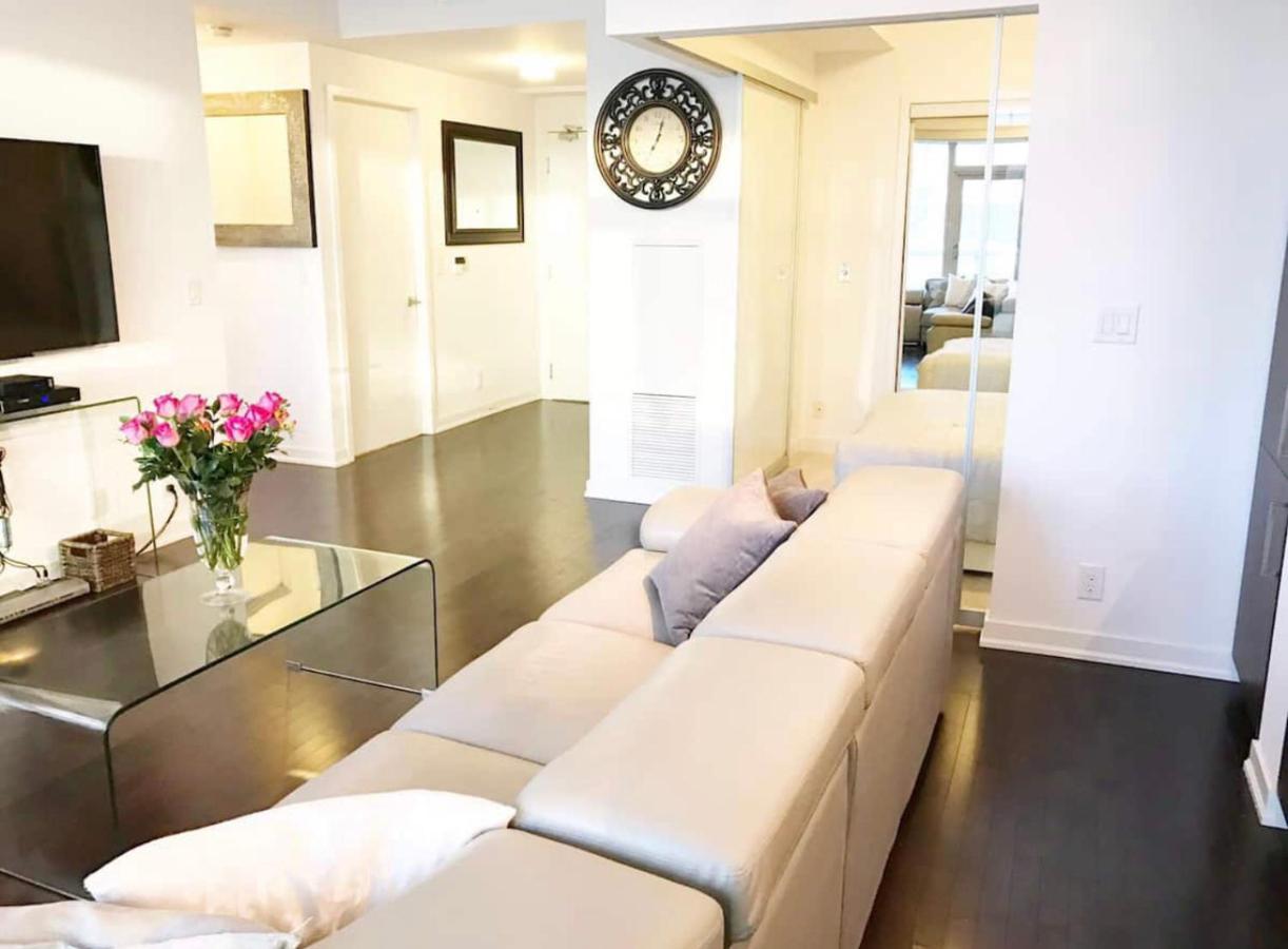 Apartment Luxury Living On The Lake! 3 Bedroom 2 Bath Extended Balcony And Parking *