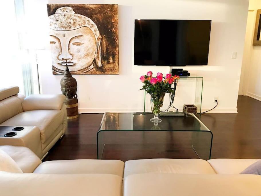 Luxury Living On The Lake! 3 Bedroom 2 Bath Extended Balcony And Parking Toronto