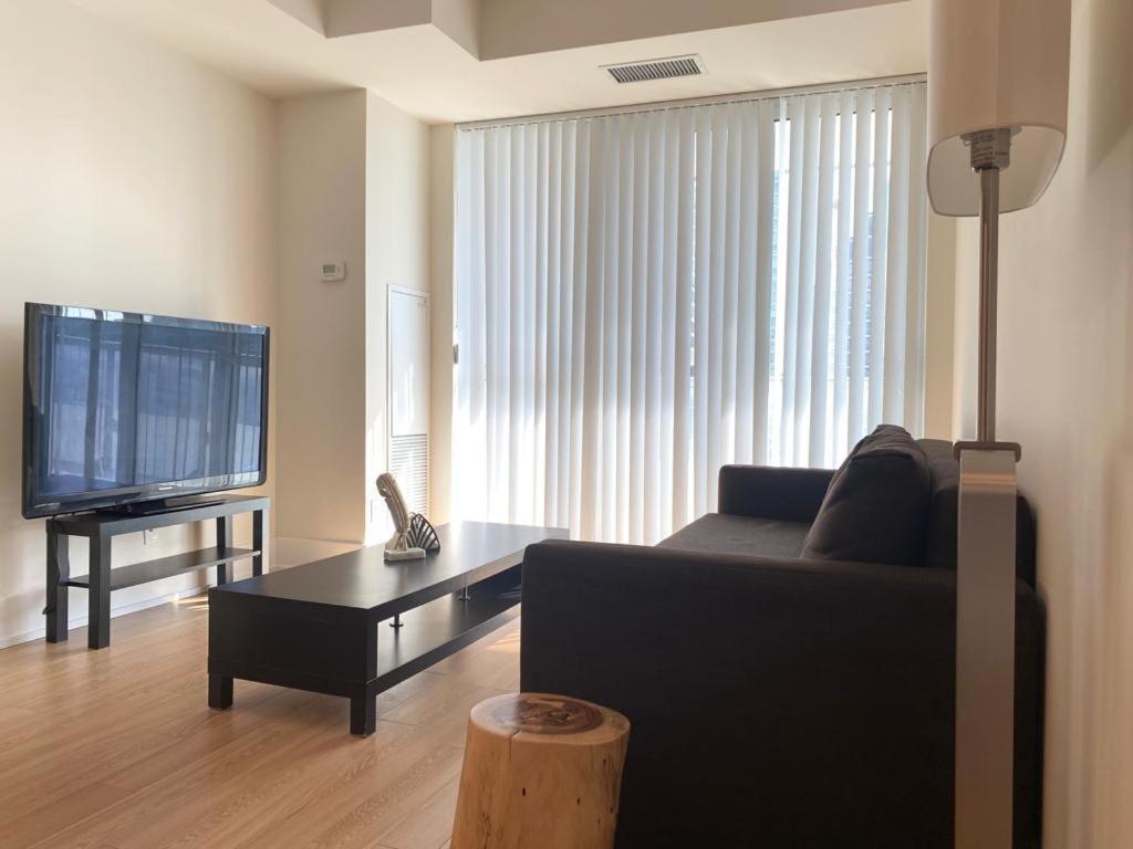 Apartment Grand View 2br/2ba Cn Tower,union,tiff/mtcc *