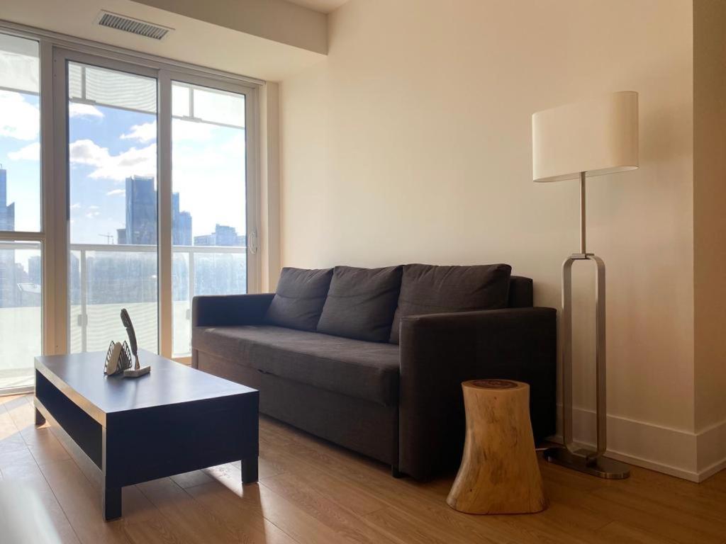 Apartment Grand View 2br/2ba Cn Tower,union,tiff/mtcc Toronto