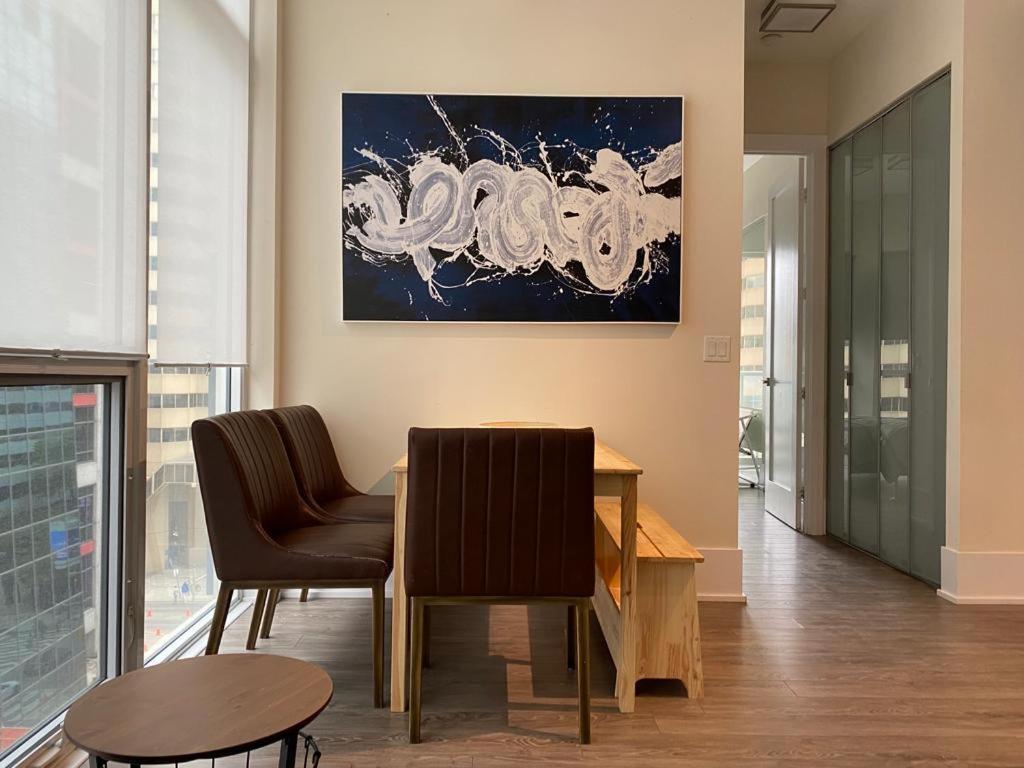 Grand View 2br/2ba Cn Tower,union,tiff/mtcc * Toronto