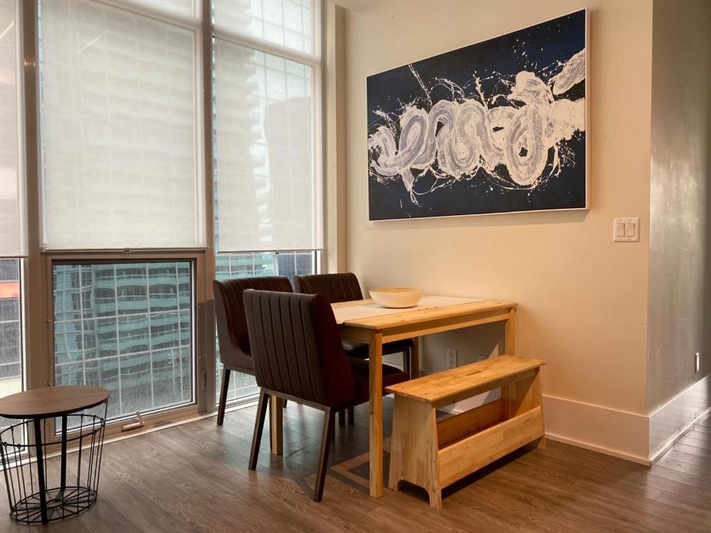 Grand View 2br/2ba Cn Tower,union,tiff/mtcc