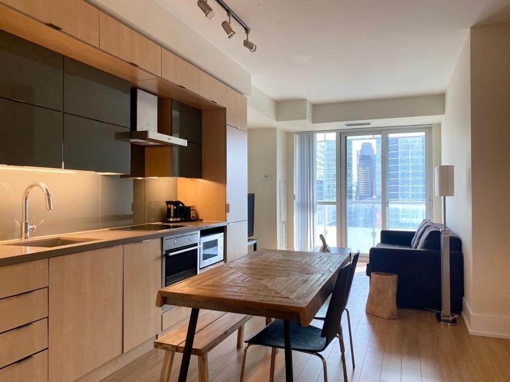 Grand View 2br/2ba Cn Tower,union,tiff/mtcc Toronto