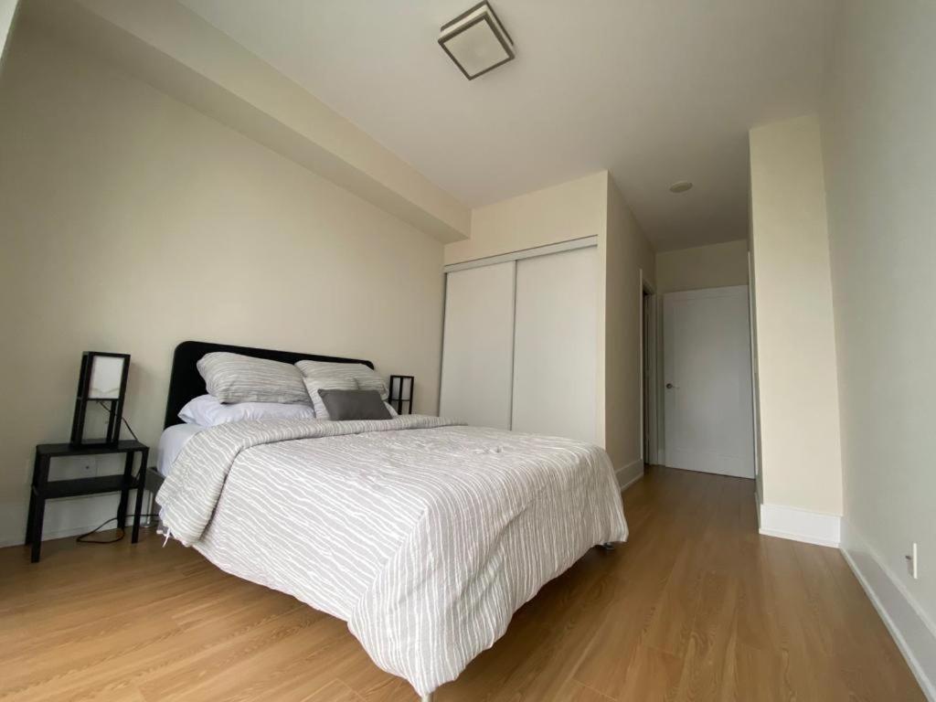 Grand View 2br/2ba Cn Tower,union,tiff/mtcc Apartment