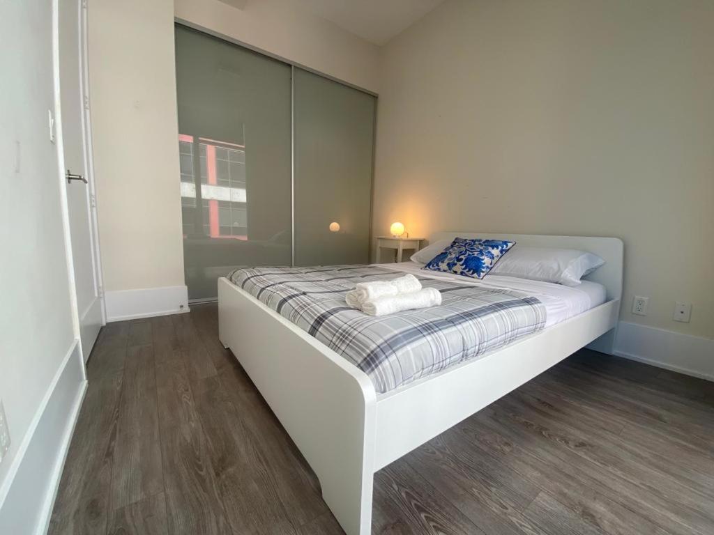 Apartment Grand View 2br/2ba Cn Tower,union,tiff/mtcc