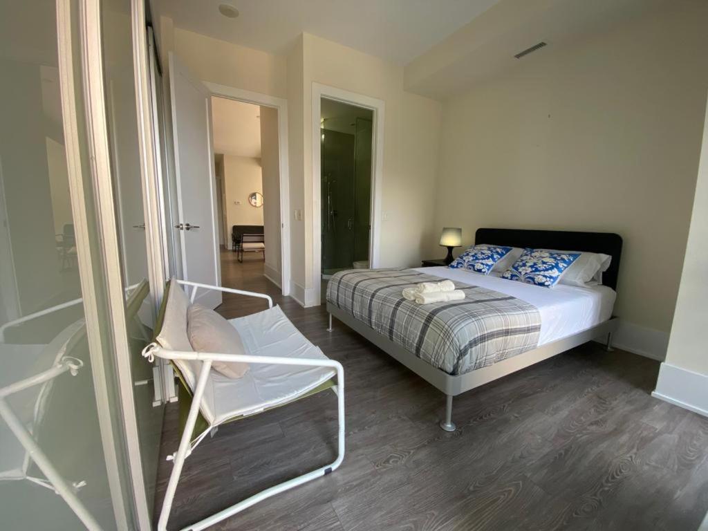 Grand View 2br/2ba Cn Tower,union,tiff/mtcc * Toronto
