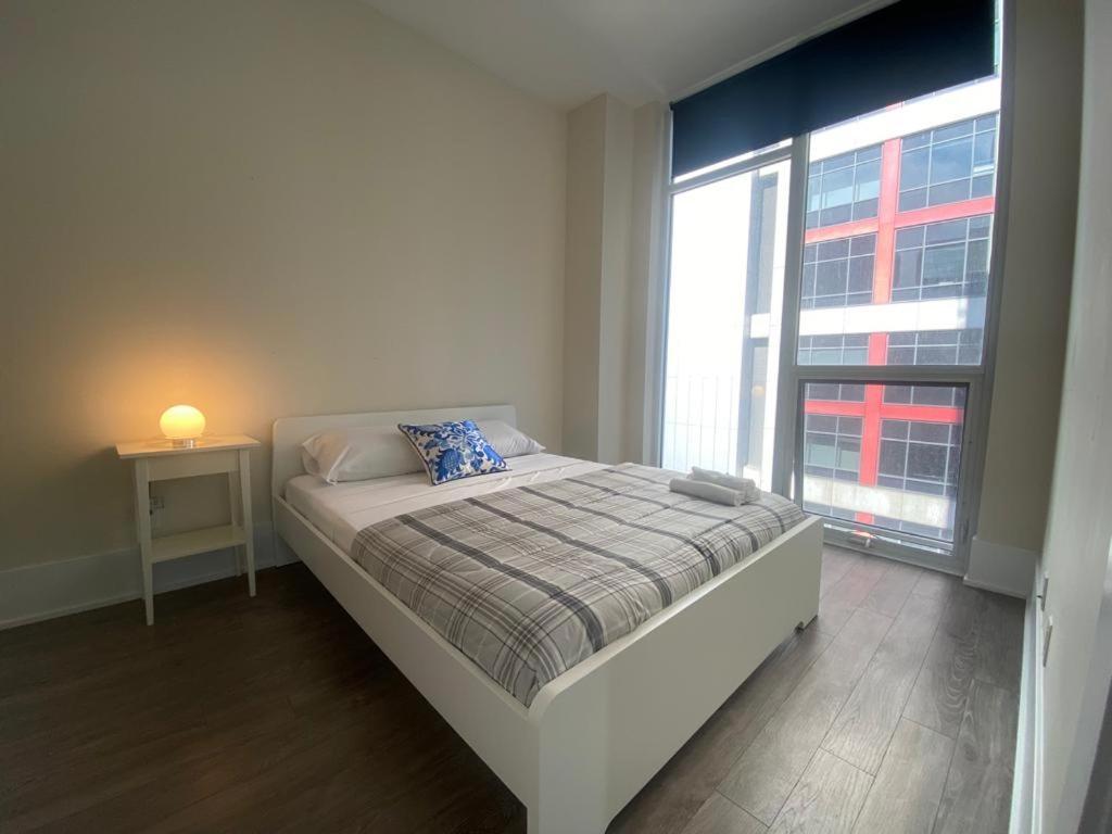 Grand View 2br/2ba Cn Tower,union,tiff/mtcc *