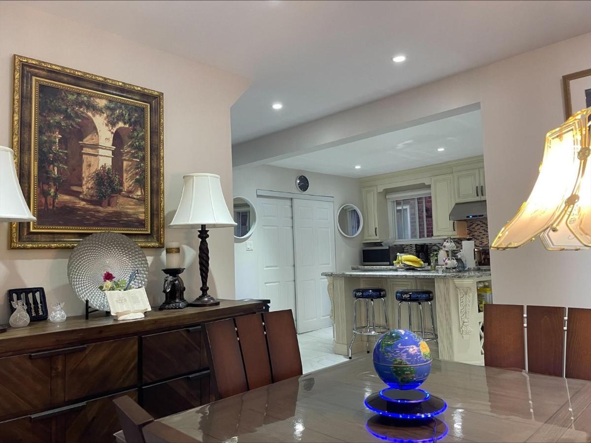 77 Nice And Warm Series Rooms * Toronto