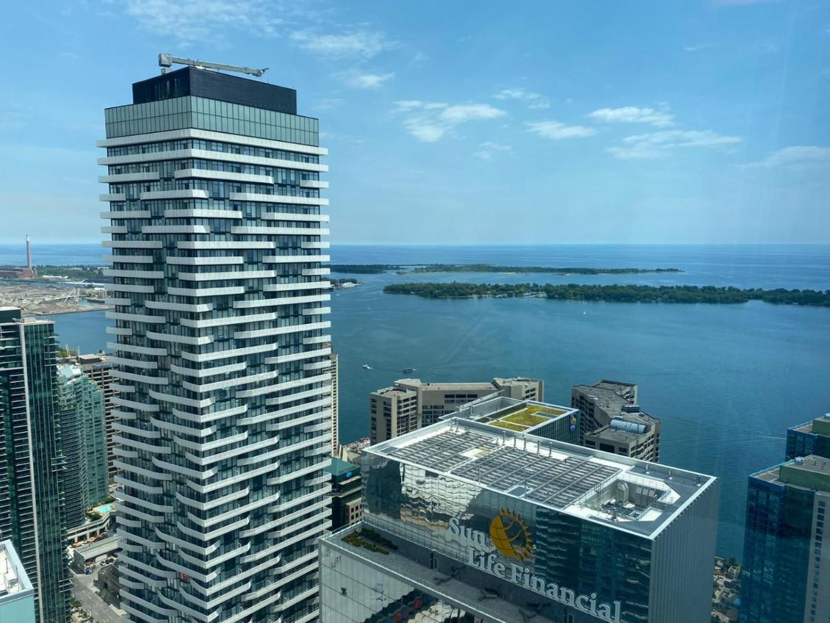 Ihost Suites Ice Toronto