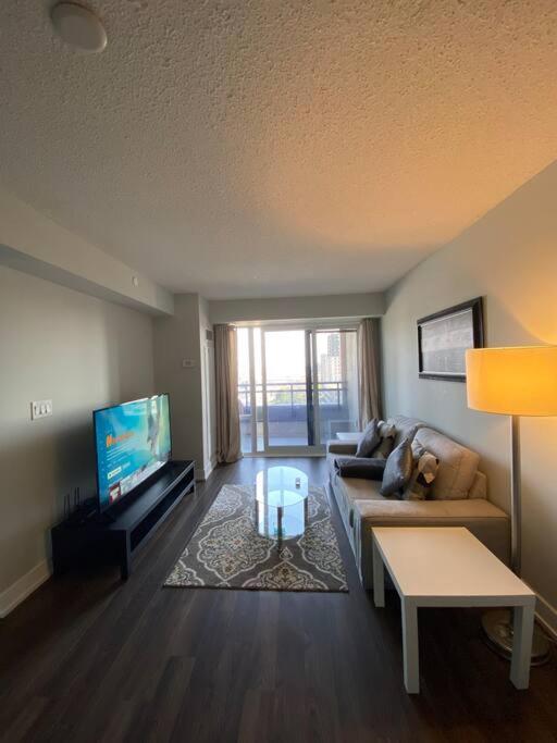 Apartment Spacious, Quiet & Cozy 10m From Airport
