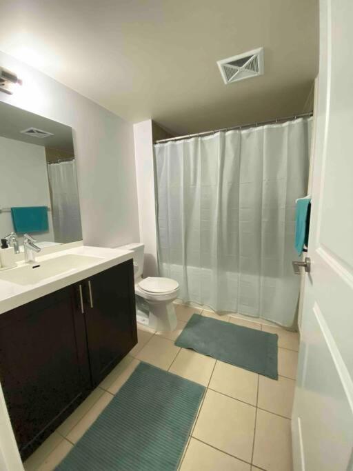 Spacious, Quiet & Cozy 10m From Airport * Toronto
