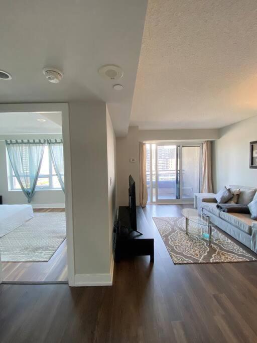 Apartment Spacious, Quiet & Cozy 10m From Airport
