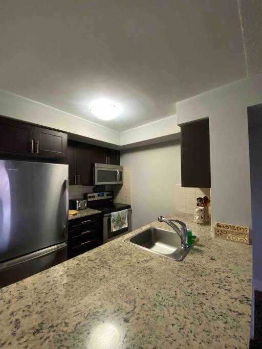 Apartment Spacious, Quiet & Cozy 10m From Airport