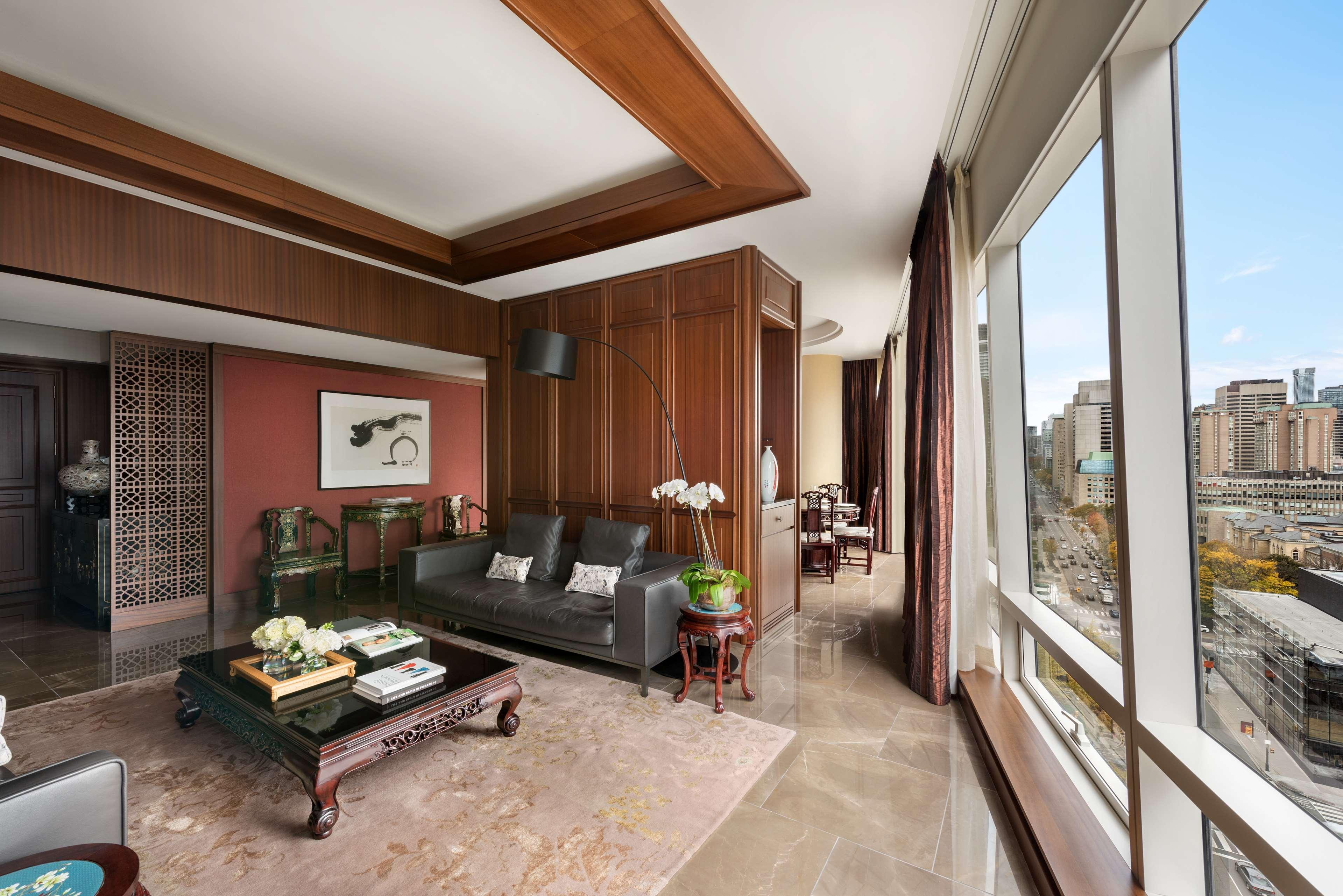 Shangri-la 5* Toronto