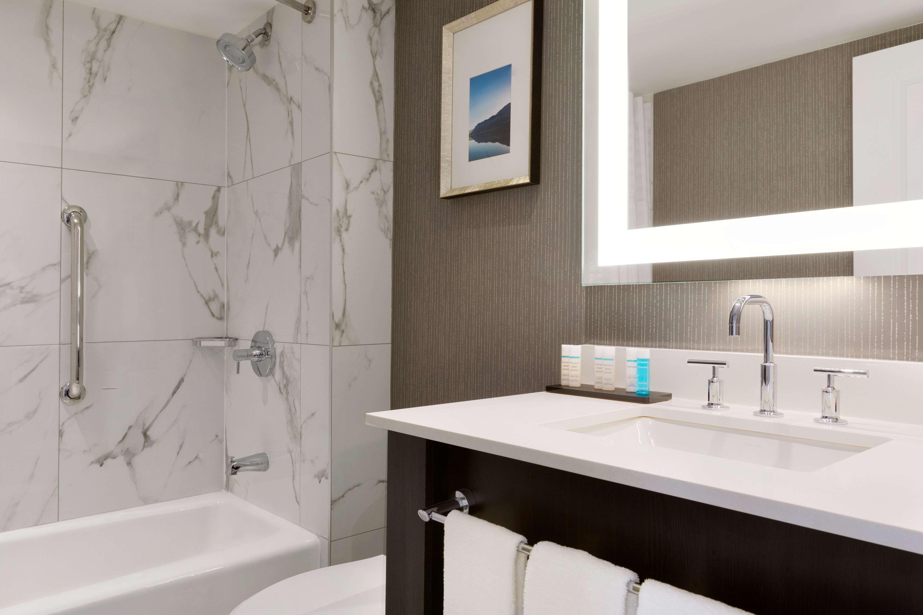 Embassy By Hilton Airport 4* Toronto