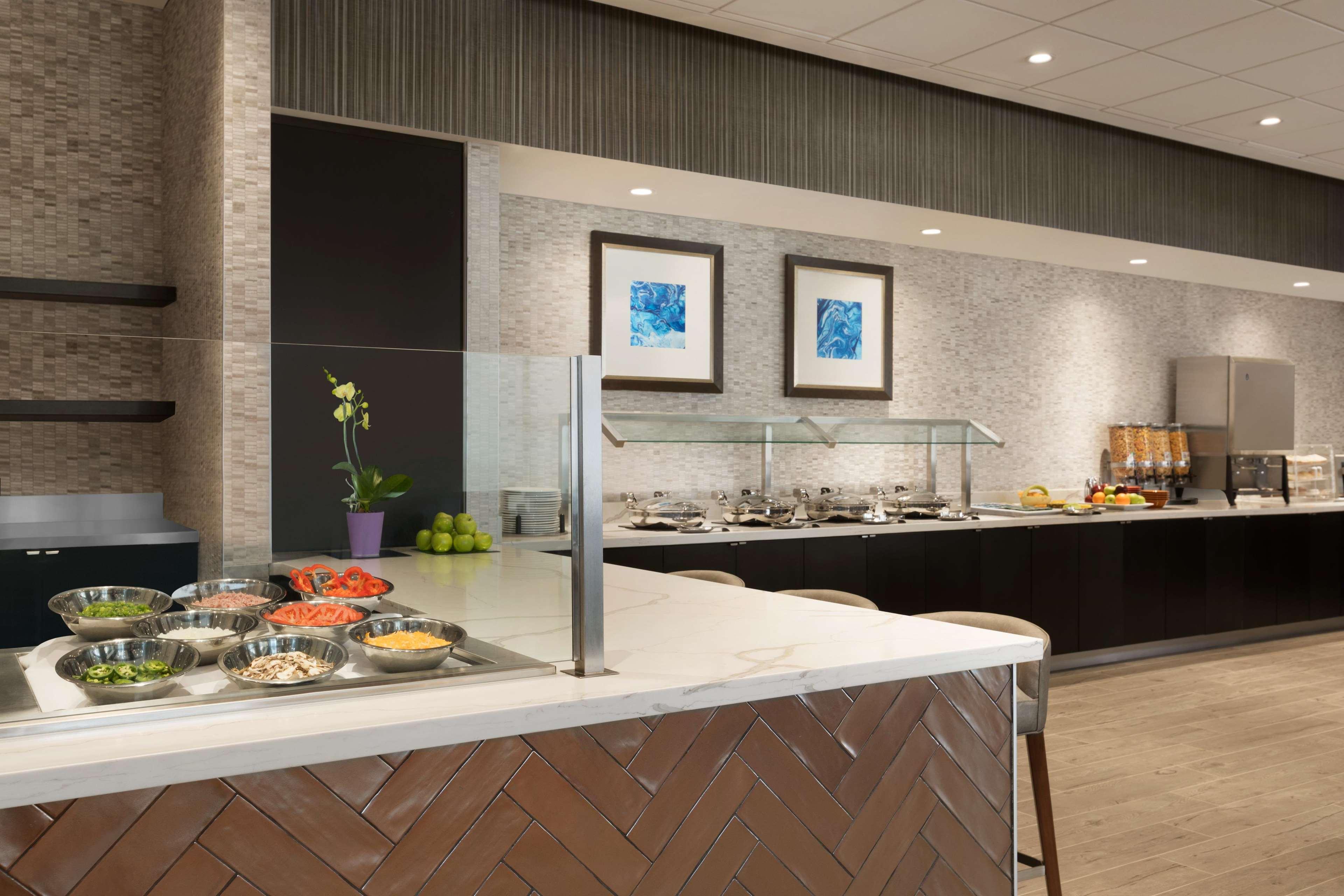Embassy By Hilton Airport 4*
